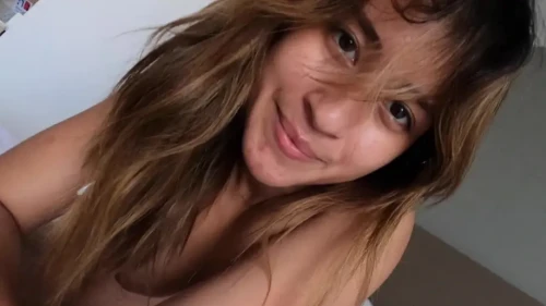 Tätowierte Hottie Vibes buschige Muschi, lutscht und fickt dann dicken Schwanz: Ansehen auf EroticOnly.DE